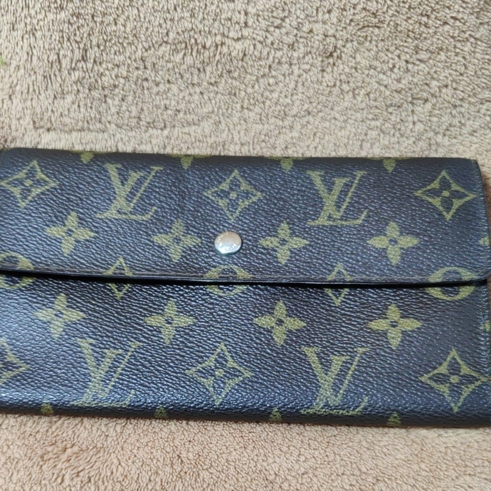 Louis Vuitton Monogram Wallet – Black & Gold – Interior Lifting